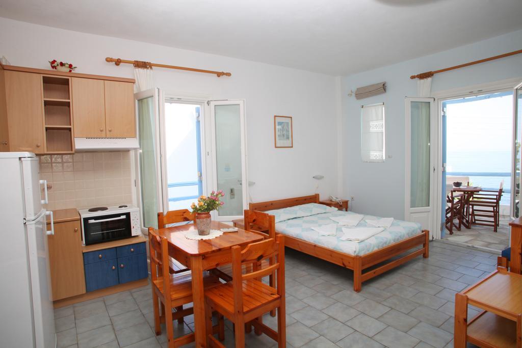 Agnadi Syros Beachfront Studios & Rooms Megas Gialos - Nites Bilik gambar