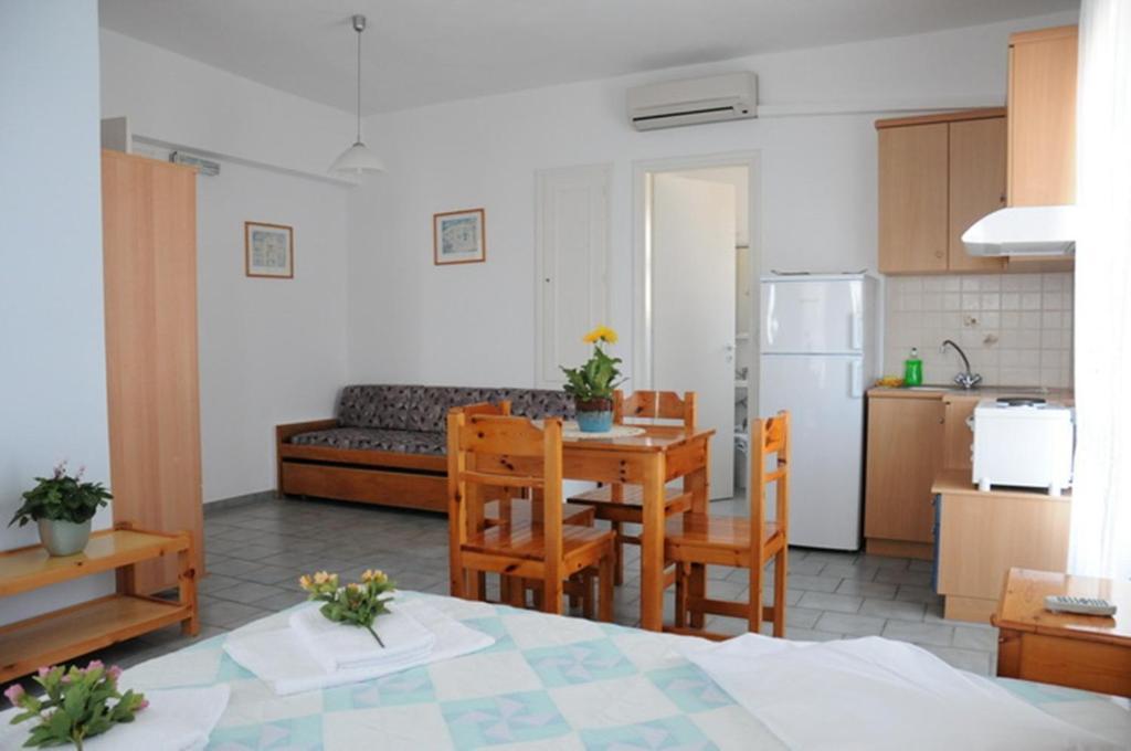 Agnadi Syros Beachfront Studios & Rooms Megas Gialos - Nites Bilik gambar